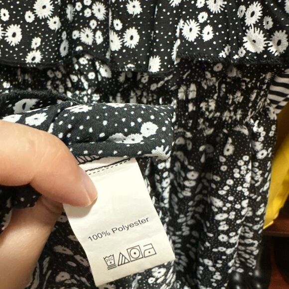 Cute Floral Jumpsuit Romper - Shorts - Off the Shoulder - Flowy - Picture 6 of 7